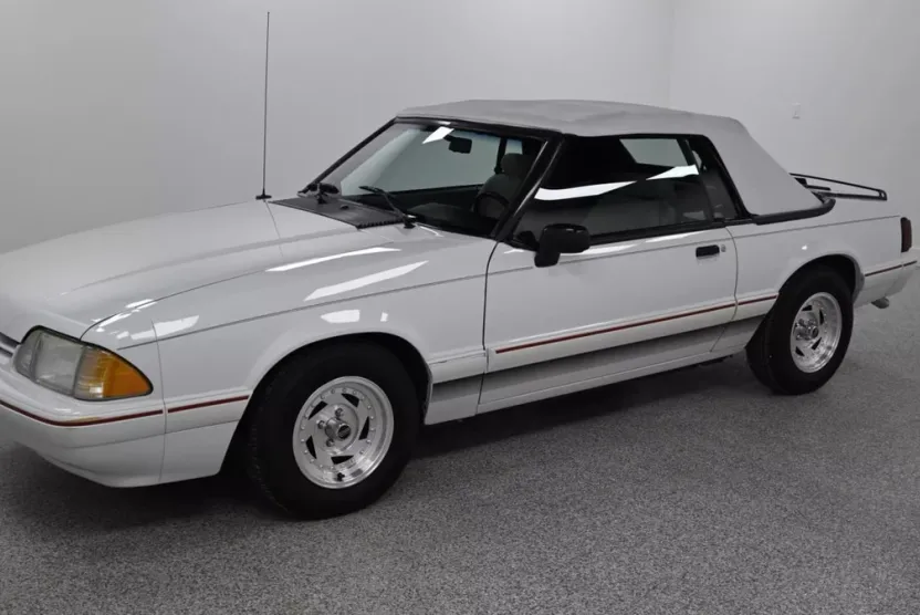 1992 Ford Mustang LX Convertible photo 1