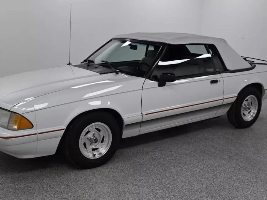 1992 Ford Mustang LX Convertible photo 1