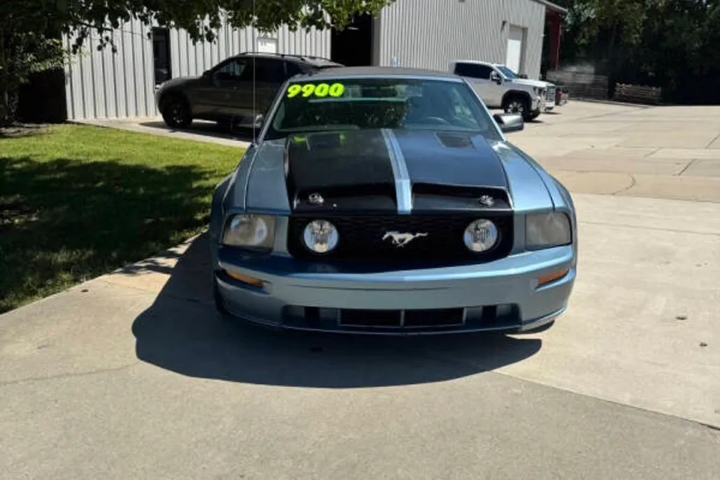 2005 Ford Mustang GT Premium photo 1