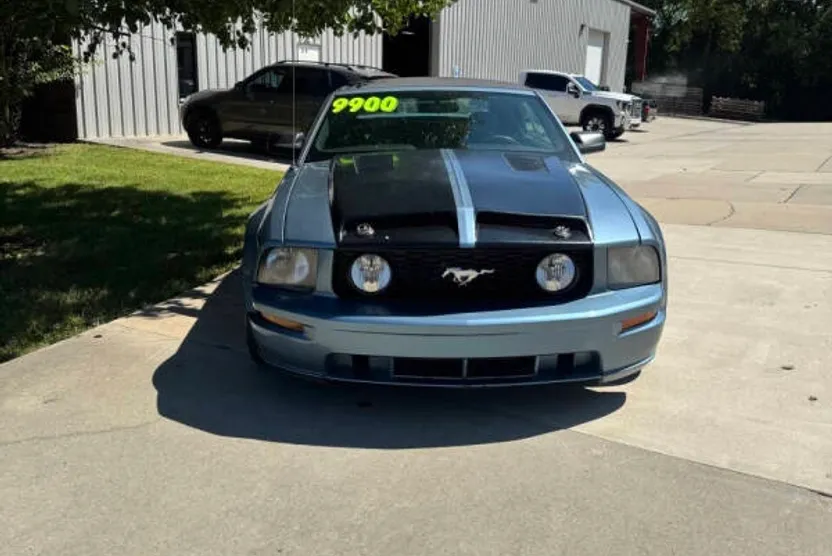 2005 Ford Mustang GT Premium photo 1