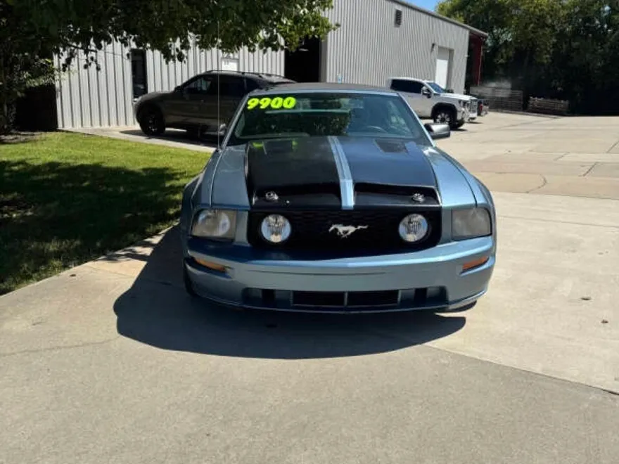 2005 Ford Mustang GT Premium photo 1