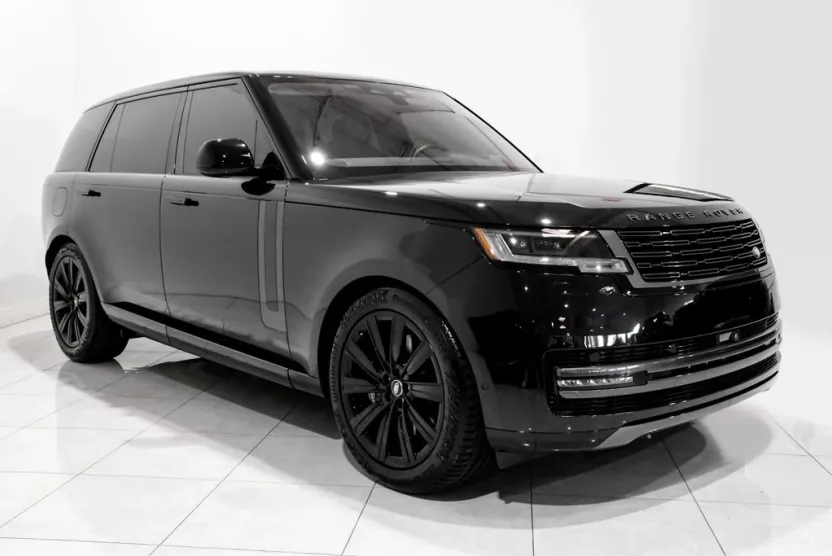 2023 Land Rover Range Rover SE photo 1