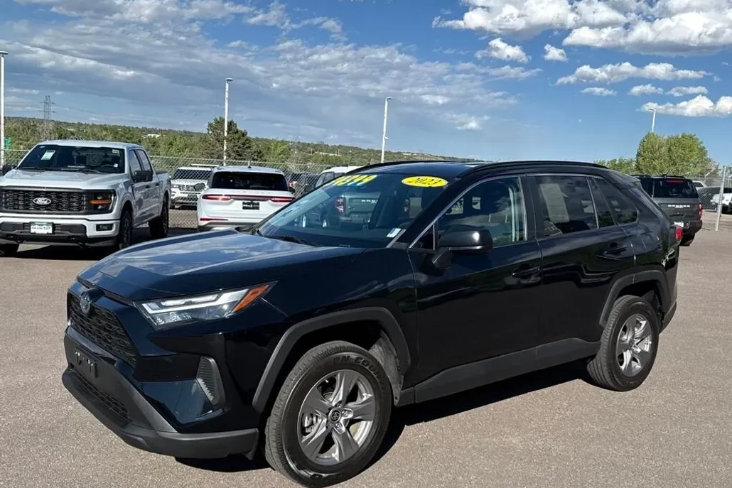 2023 Toyota RAV4 Hybrid LE photo 1