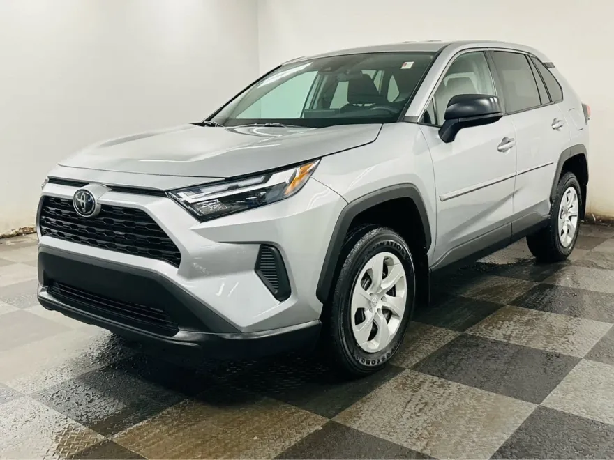 2023 Toyota RAV4 LE photo 1