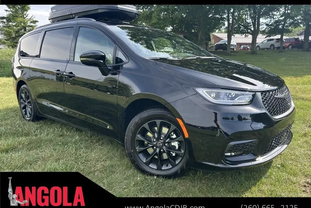 2025 Chrysler Pacifica photo 1