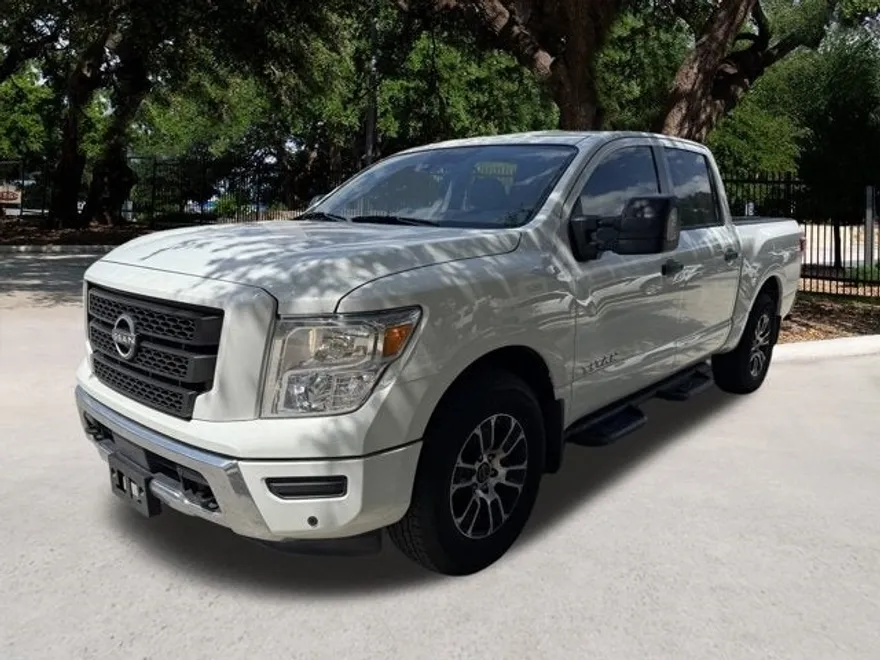 2024 Nissan Titan SV photo 1