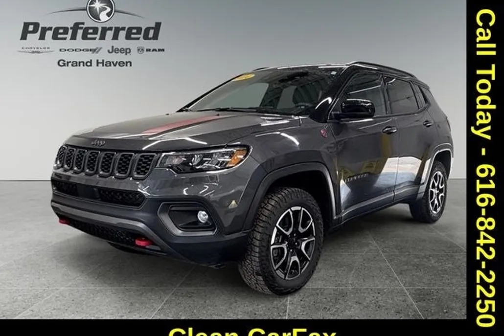 2024 Jeep Compass Trailhawk photo 1