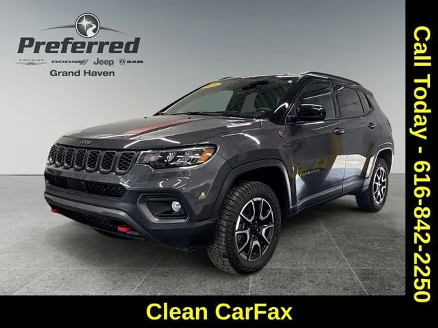 2024 Jeep Compass Trailhawk photo 1