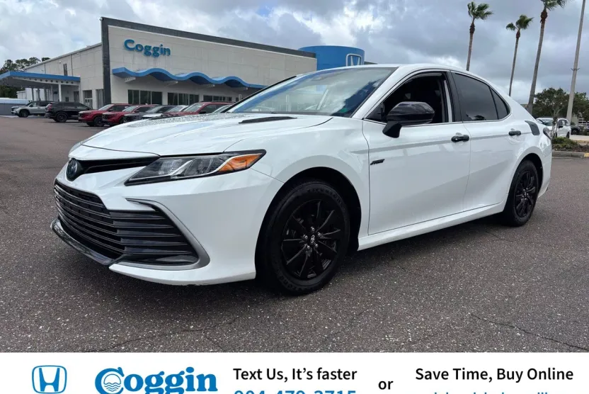 2024 Toyota Camry Hybrid LE photo 1