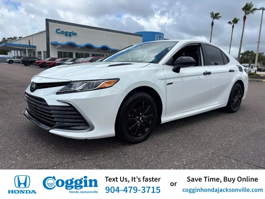 2024 Toyota Camry Hybrid LE photo 1