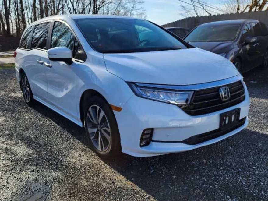 2023 Honda Odyssey Touring photo 1