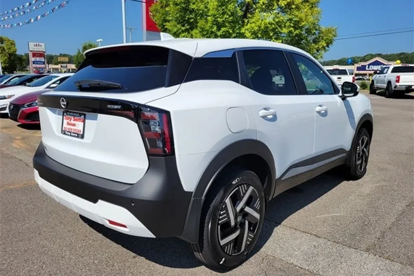 2025 Nissan Kicks SV photo 1