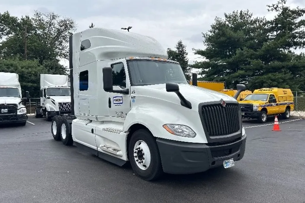 2022 International LT625 LT photo 1
