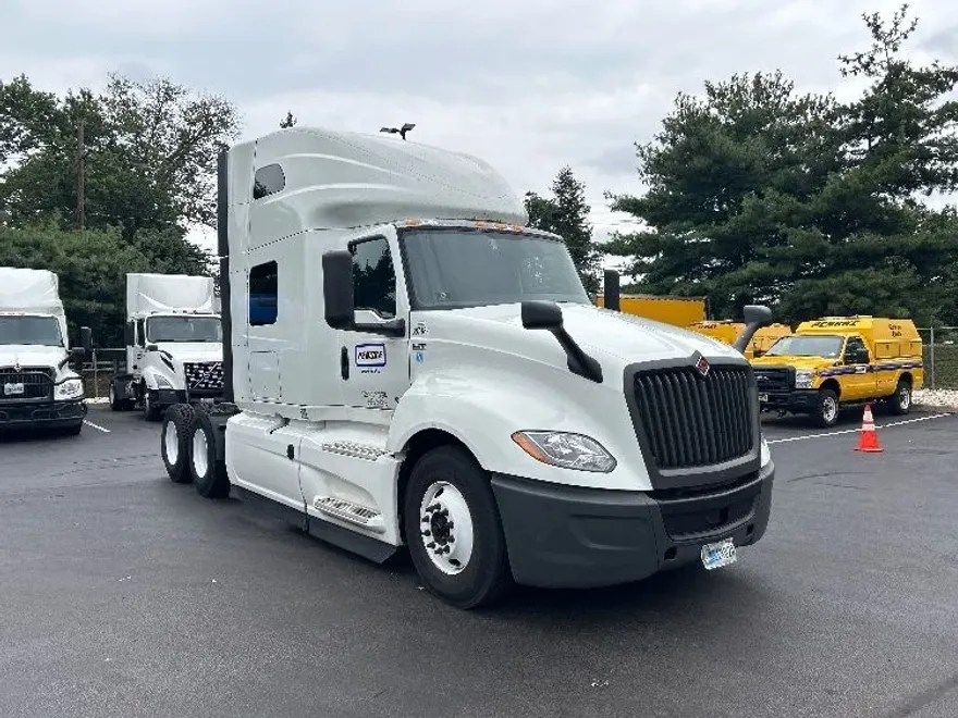 2022 International LT625 LT photo 1