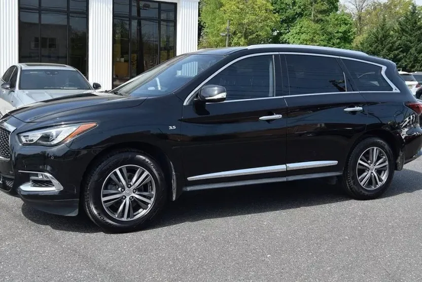2017 Infiniti QX60 Base photo 1