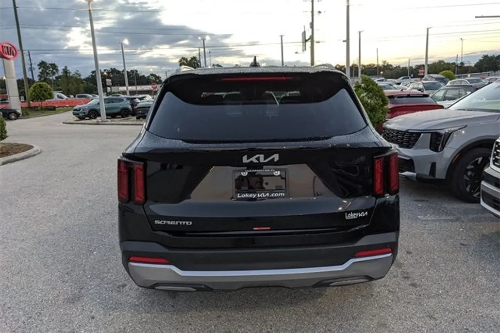 2026 Kia Sorento S photo 1
