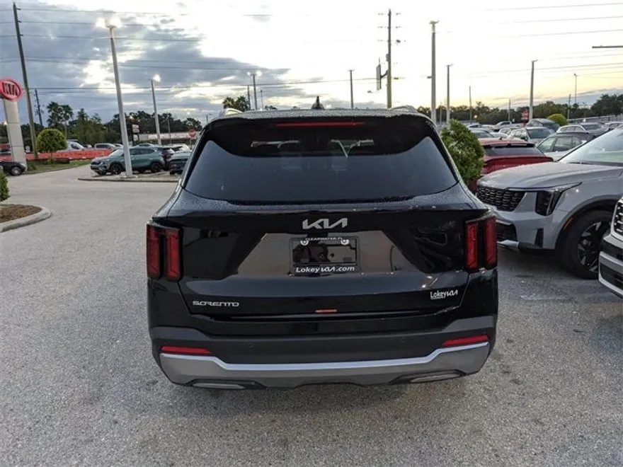 2026 Kia Sorento S photo 1