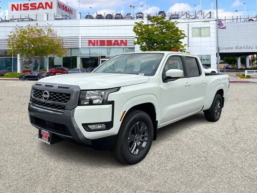 2025 Nissan Frontier SV photo 1