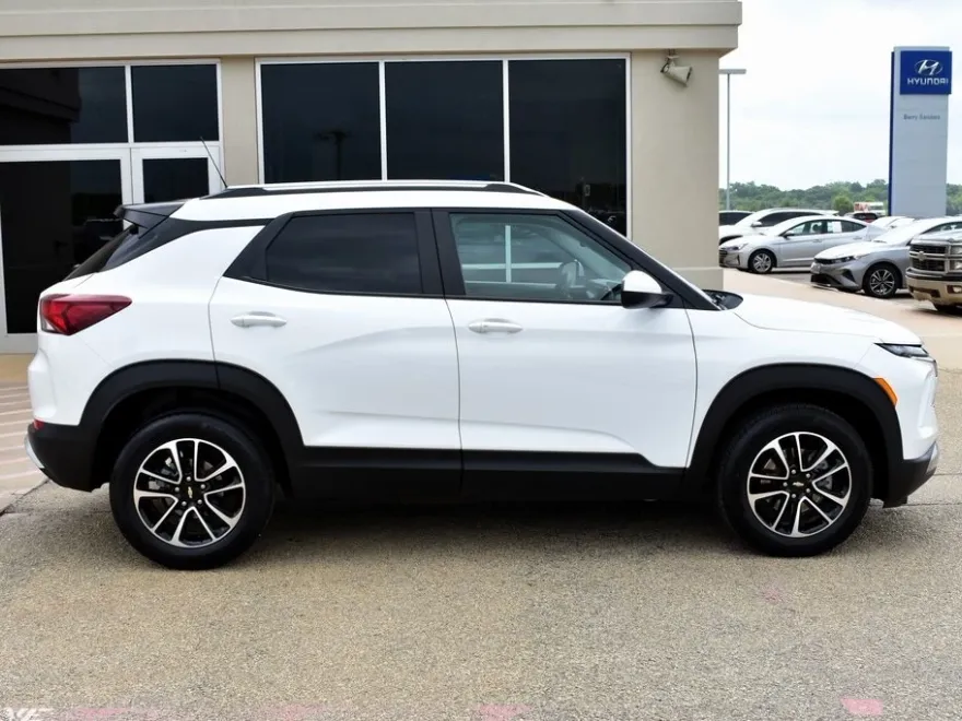 2025 Chevrolet Trailblazer LT photo 1