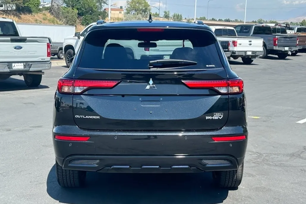 2025 Mitsubishi Outlander SEL Platinum GT photo 1