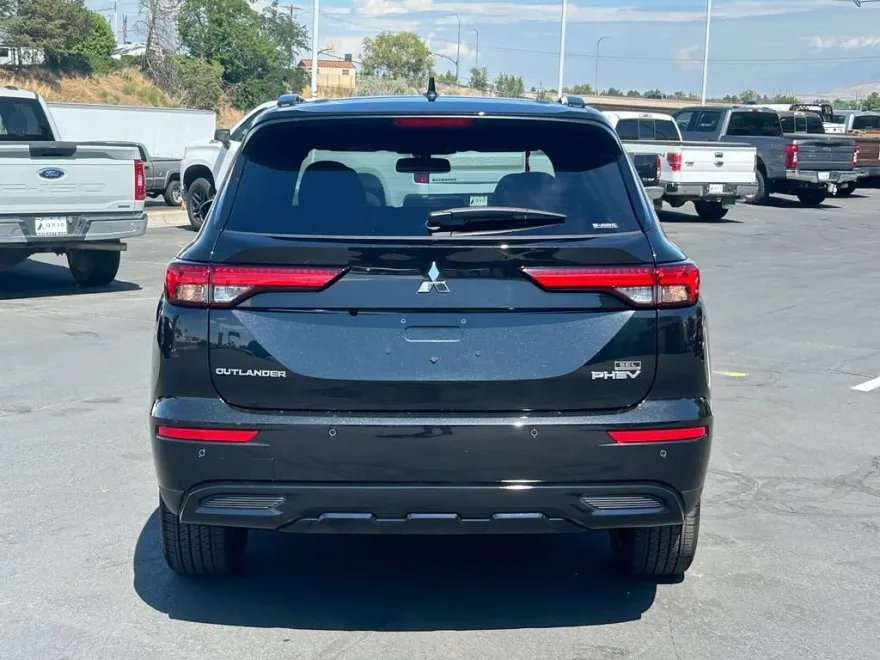 2025 Mitsubishi Outlander SEL Platinum GT photo 1