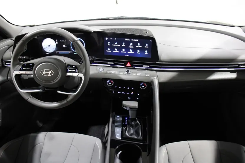 2024 Hyundai Elantra SEL Convenience photo 1
