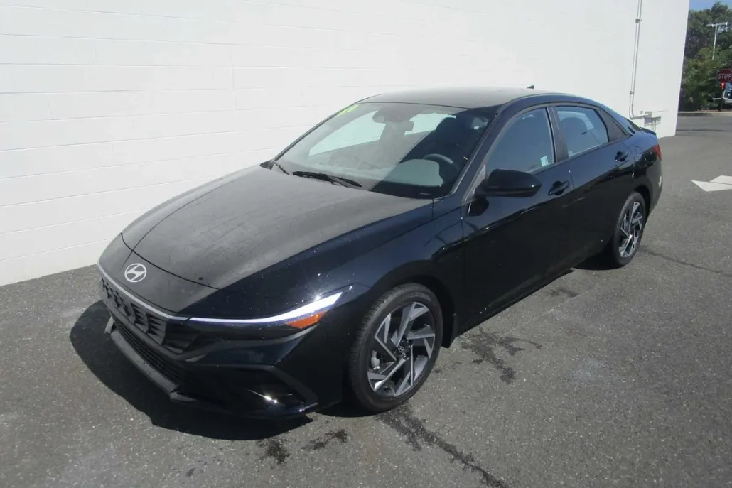 2025 Hyundai Elantra SEL Sport photo 1