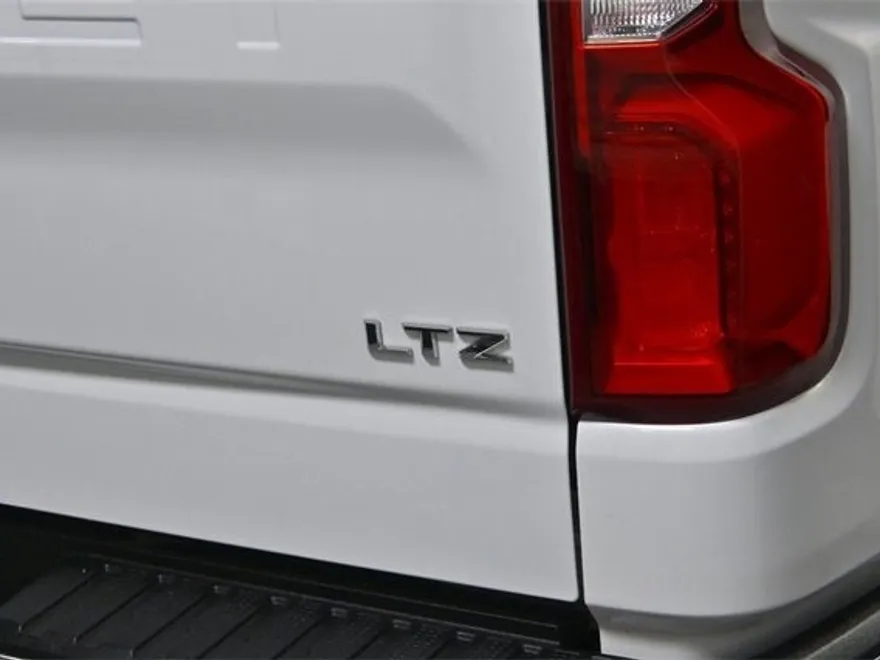 2022 Chevrolet Silverado 1500 LTZ photo 2