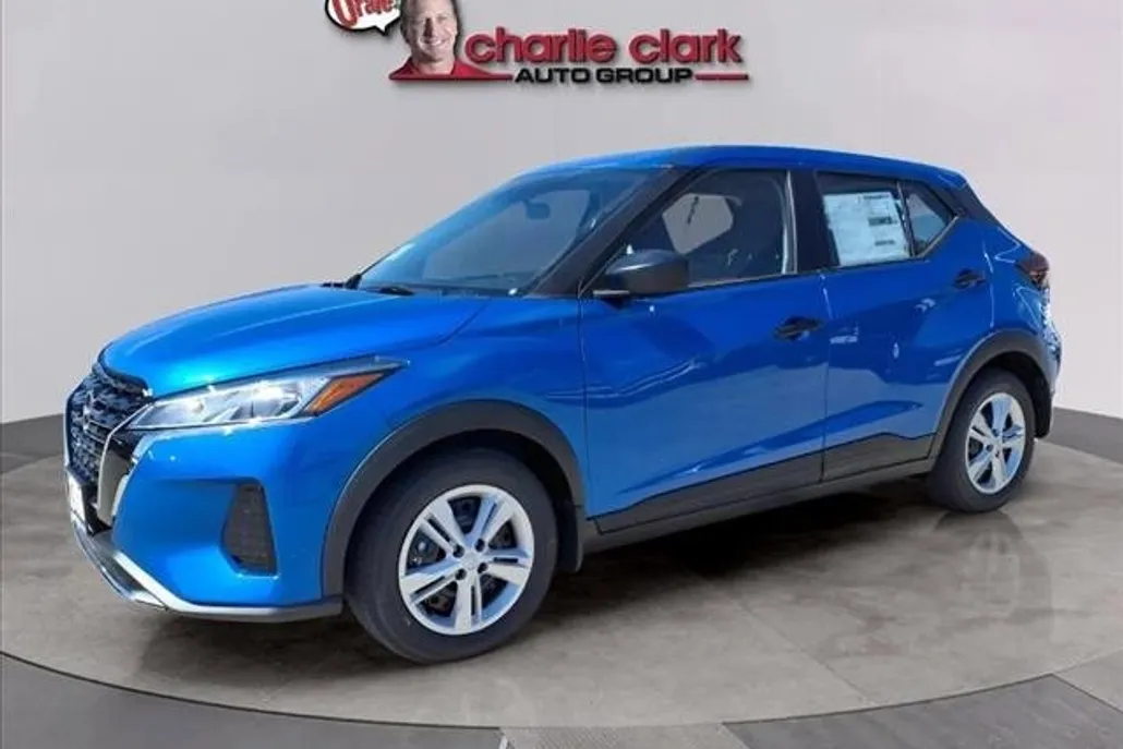 2025 Nissan Kicks Play S photo 1