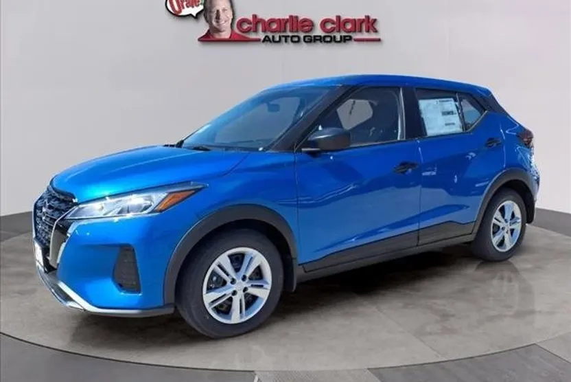 2025 Nissan Kicks Play S photo 1