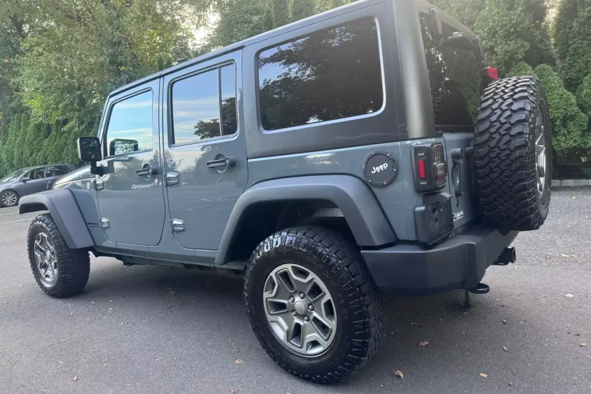 2014 Jeep Wrangler Unlimited Rubicon photo 1