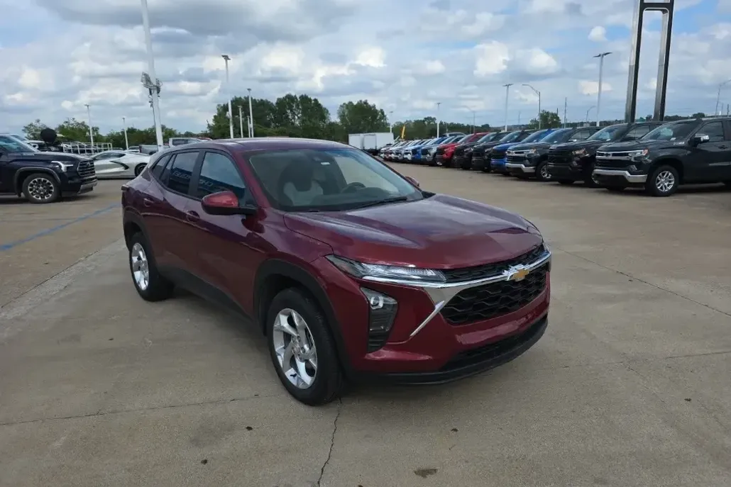 2024 Chevrolet Trax LS photo 1