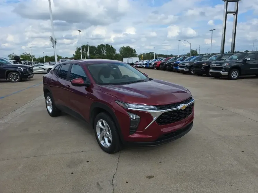 2024 Chevrolet Trax LS photo 1