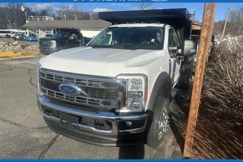 2025 Ford F-550 XLT photo 1