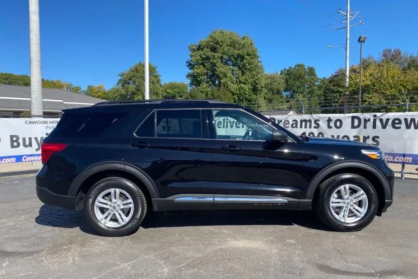 2020 Ford Explorer XLT photo 1