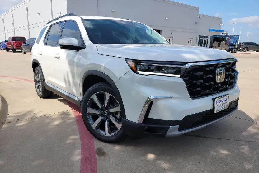 2025 Honda Pilot Elite photo 1