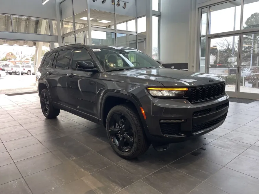 2025 Jeep Grand Cherokee Sport photo 1