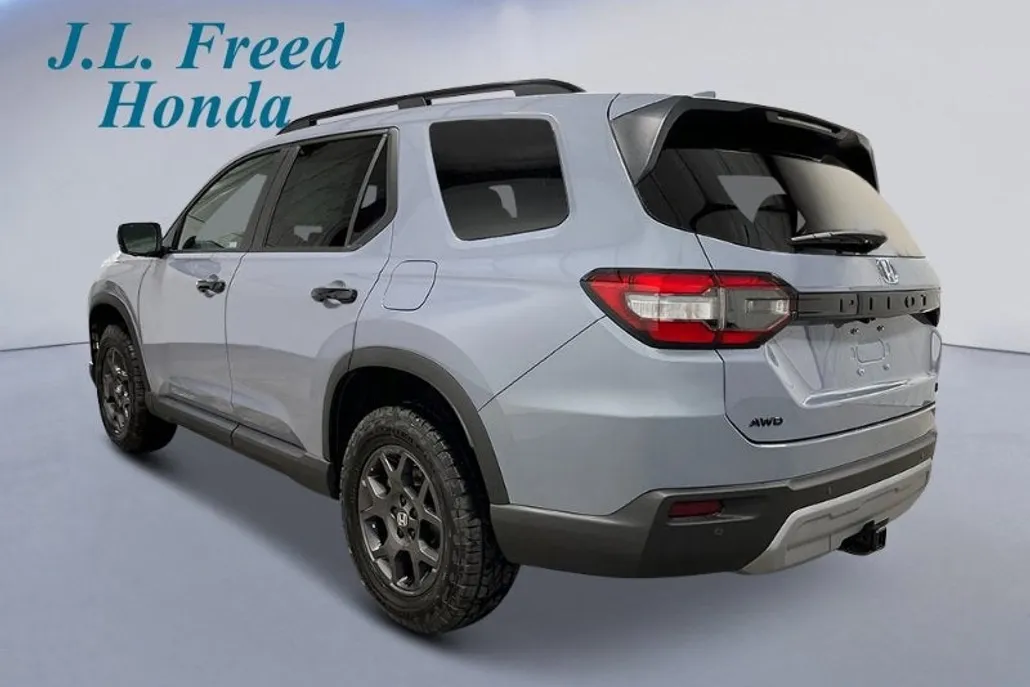 2025 Honda Pilot TrailSport photo 1