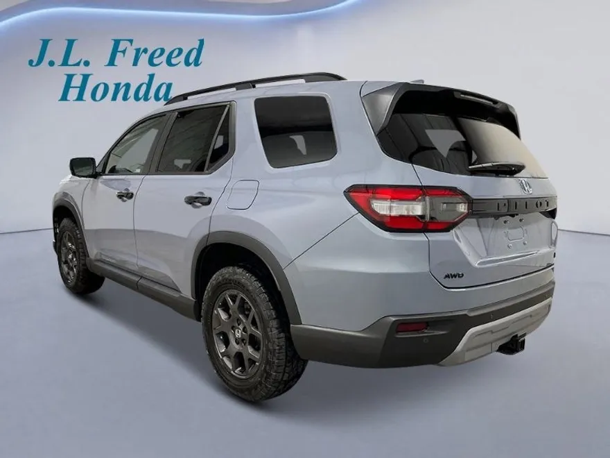 2025 Honda Pilot TrailSport photo 1