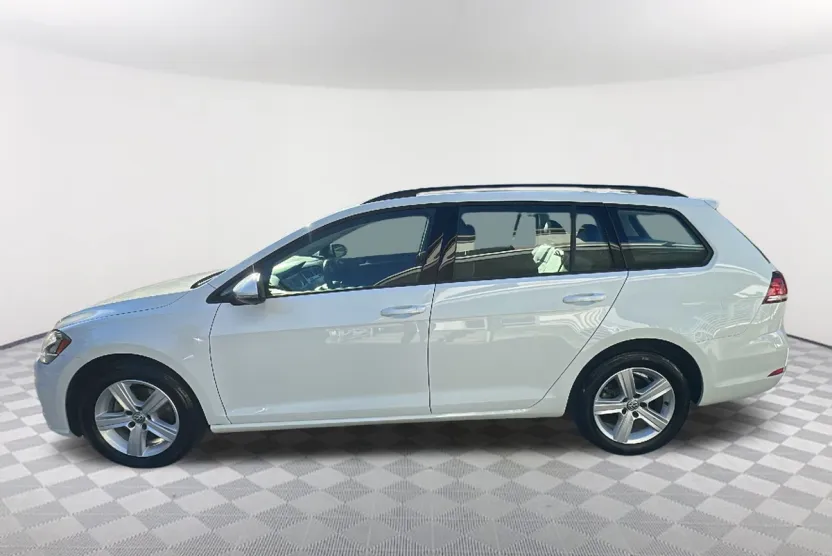 2018 Volkswagen Golf SportWagen SE photo 1