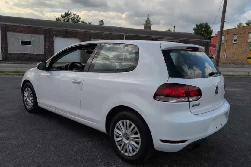 2010 Volkswagen Golf 2.5L photo 1