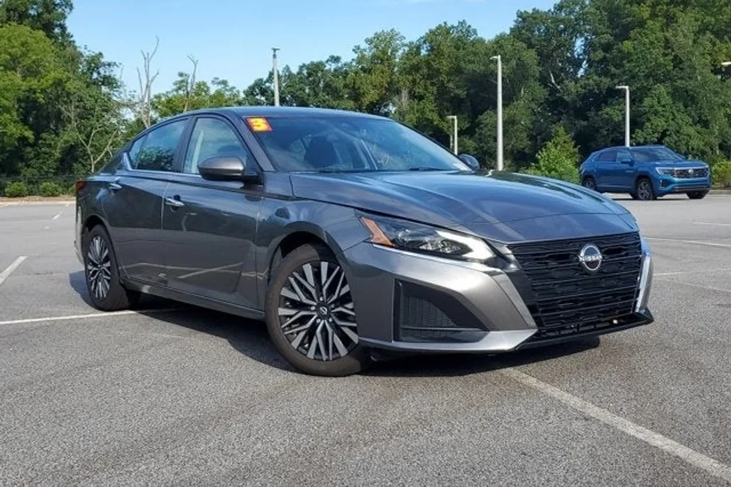 2023 Nissan Altima 2.5 SV photo 1
