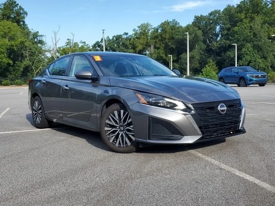 2023 Nissan Altima 2.5 SV photo 1