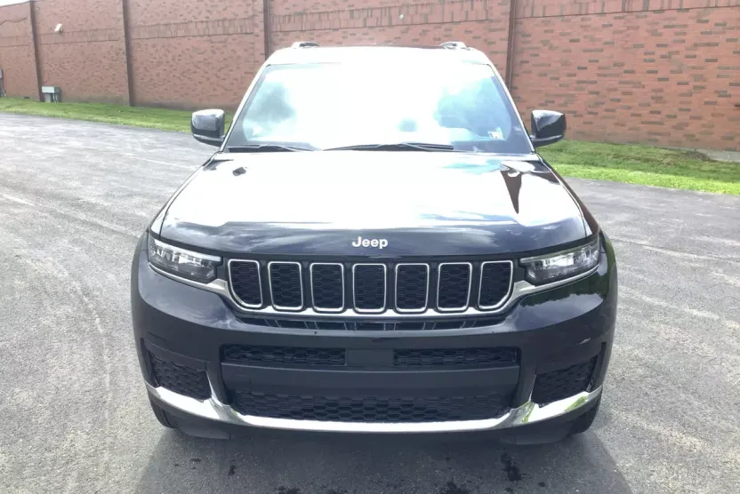 2025 Jeep Grand Cherokee Laredo Altitude photo 1