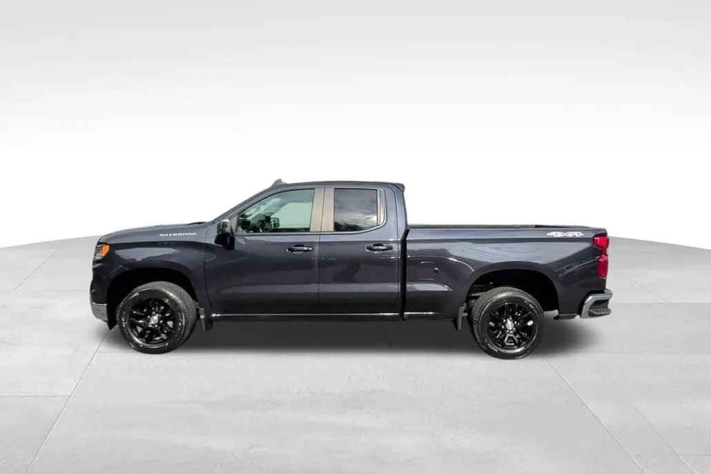 2022 Chevrolet Silverado 1500 LT photo 1