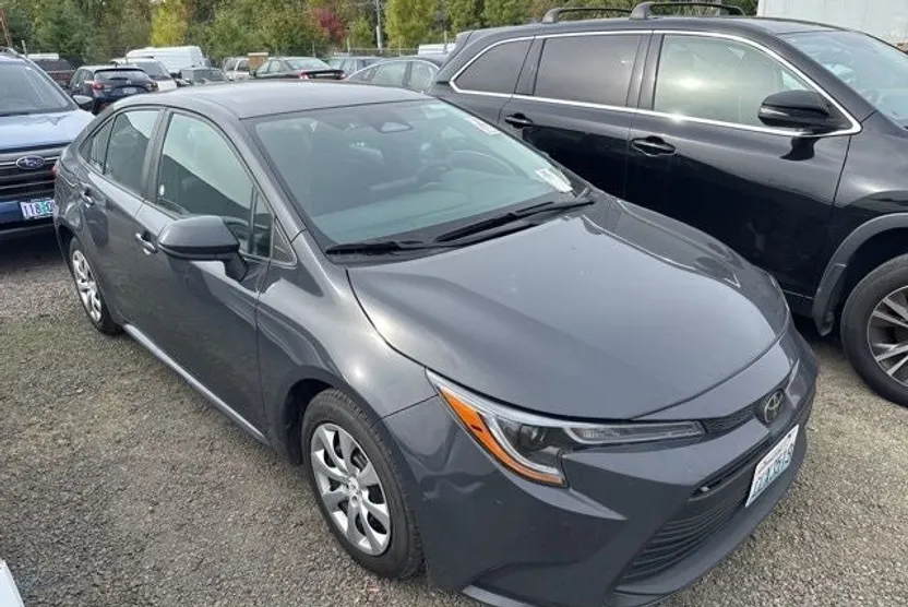 2024 Toyota Corolla LE photo 1