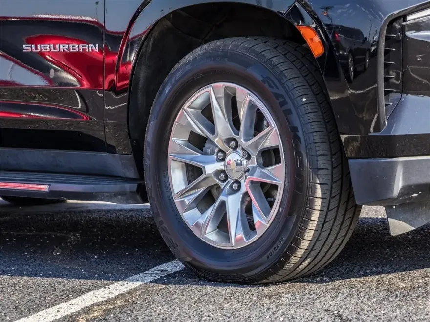 2022 Chevrolet Suburban Premier photo 1