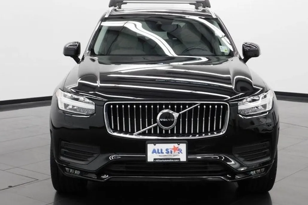 2021 Volvo XC90 T6 Momentum photo 1