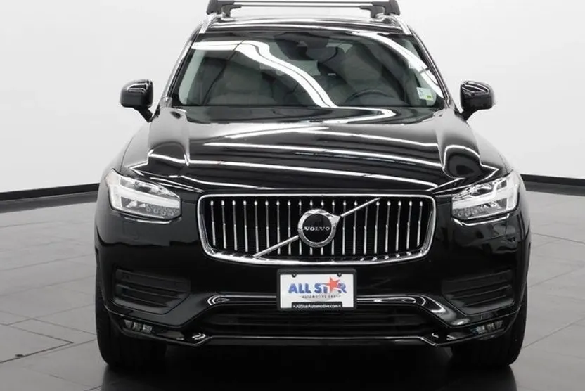 2021 Volvo XC90 T6 Momentum photo 1