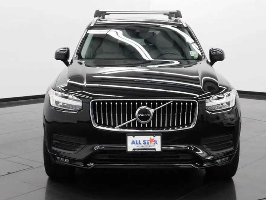2021 Volvo XC90 T6 Momentum photo 1
